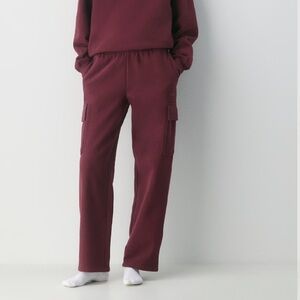 Aritzia new maroon Plum Cozy Sweatfleece Mega Cargo sweatpant jogger L Short